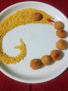 मिनी मुगडाळ कचोरी (moong dal recipe in marathi) रेसिपी चे मुख्य फोटो