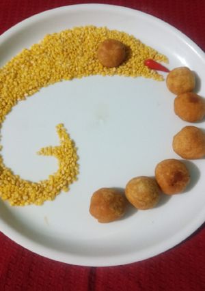 मिनी मुगडाळ कचोरी (moong dal recipe in marathi) रेसिपी चे मुख्य फोटो