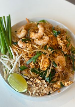 รูปของ ผัดไทยวุ้นเส้น กุ้งสด