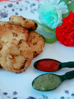सूजी आलू की अप्पम टिक्की (Suji aloo ki appam tikki recipe in Hindi) रेसिपी मुख्य फोटो