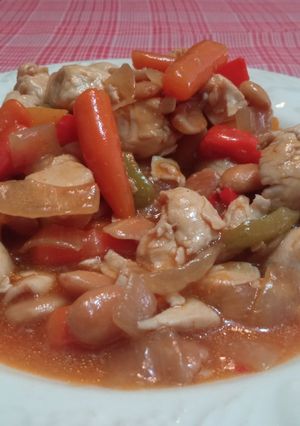 Una foto de Pollo con almendras
