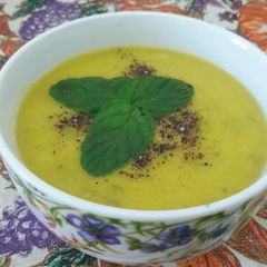 A picture of Bottle gourd with moong dal soup.