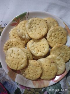 खस्ता कचौड़ी मठरी (khasta kachori mathri recipe in hindi) रेसिपी मुख्य फोटो