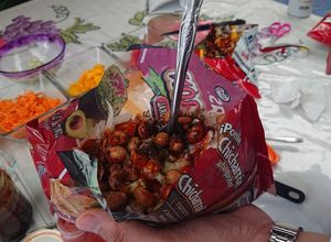Una foto de Botana tijuanense(chicharrones locos)