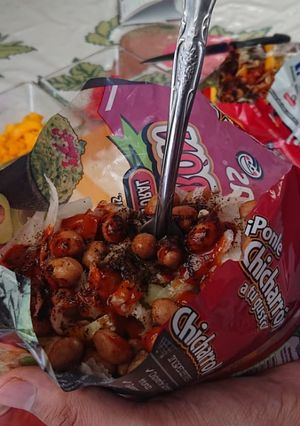 Una foto de Botana tijuanense(chicharrones locos)