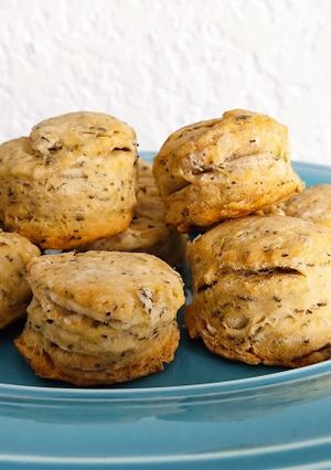 Una foto de Scones de albahaca