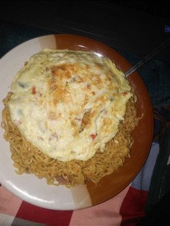 A picture of Simple indomie and fried eggs.