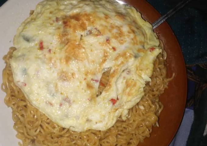 Simple indomie and fried eggs