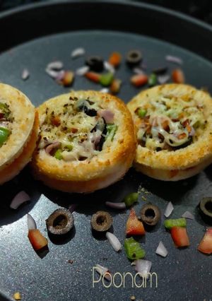 चीज़ी वेज रिंग्स (Cheesy veg rings recipe in Hindi) रेसिपी मुख्य फोटो
