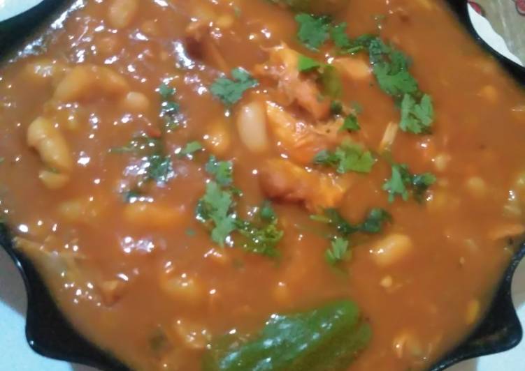 لوبيا(فاصوليا) بيضاء بالدجاج بنة ولا اروع😋👍