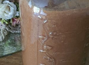 Una foto de Chocolatada con banana, maca y pepino