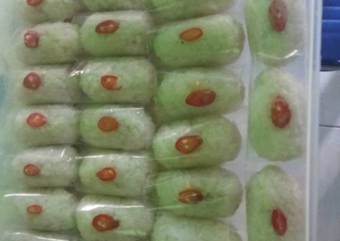 Lemper isi ayam suwir