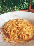 Ensalada de col con ajillo frito