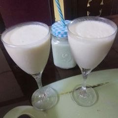A picture of Banana coconut smoothie 🥤.