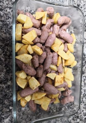 Una foto de Salchichas frescas con patatas