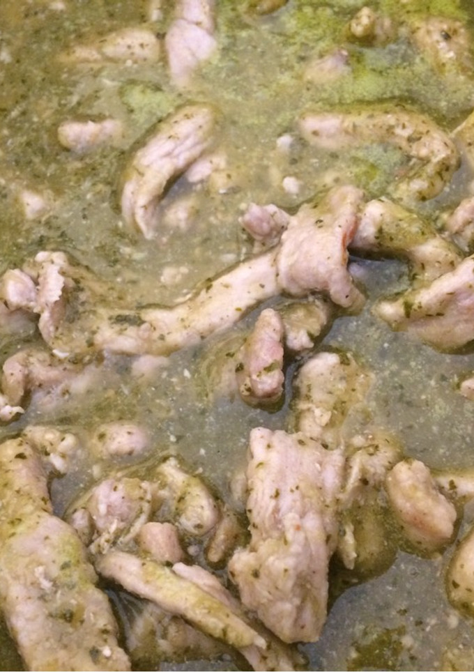 Una foto de Carne de puerco en salsa verde !
