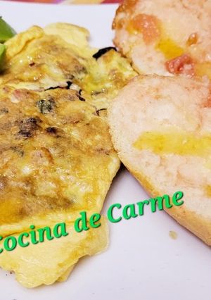 Foto principal de Tortilla a la francesa de espinacas con jamón y pasas