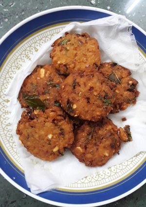 A picture of Chickpea vada.