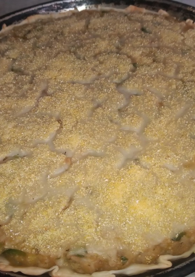 Una foto de Tarta de vegetales con salsa blanca
