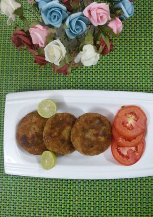 A picture of Chana daal and aloo Kay kabab.