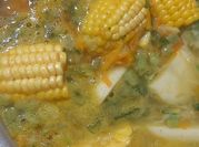 Una foto de sopa de verdura con carne vacuna