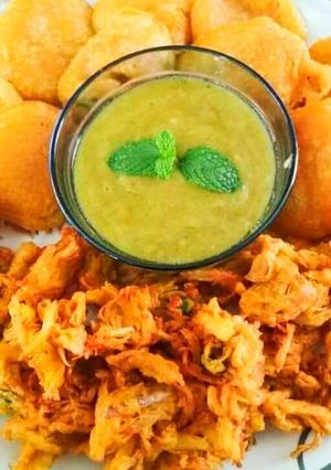 A picture of Onion and bottle guard fritters.