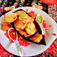 A picture of Crispy 😋Aloo Bade.