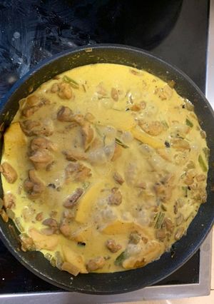 Una foto de Pollo al curry con manzana