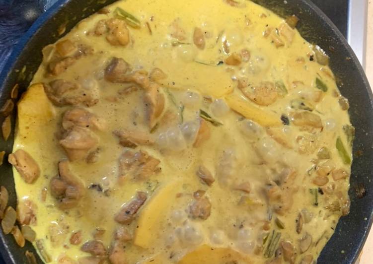 Pollo al curry con manzana