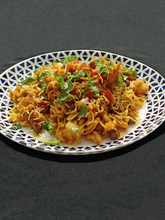 ચટપટી ભેળ (Chatpati Bhel Recipe In Gujarati) રેસીપી મુખ્ય ફોટો