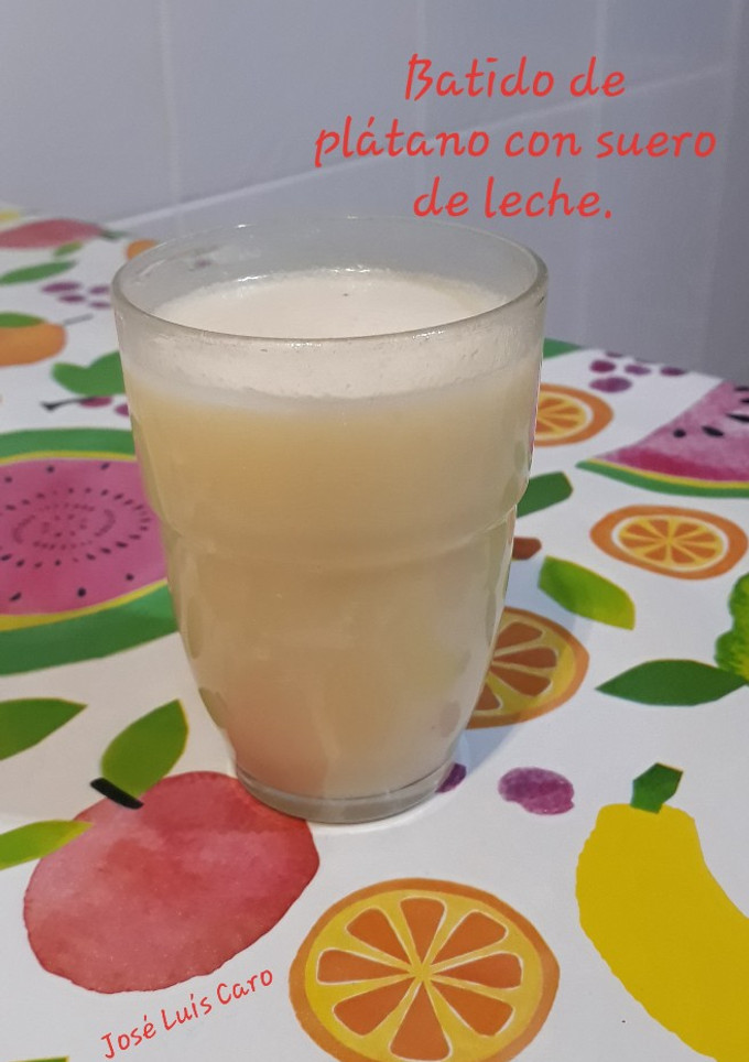 Una foto de Batido de plátano con suero de leche