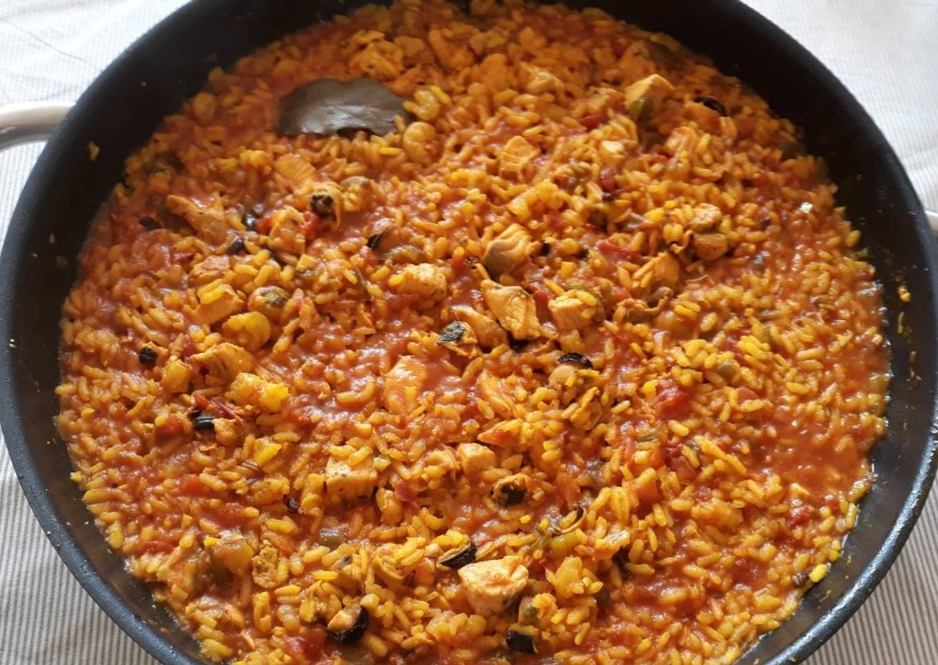 Arroz a banda con salmón