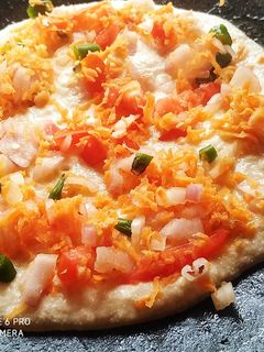 मसाला रवा उत्तपम (Masala reva uttapam recipe in hindi) रेसिपी मुख्य फोटो