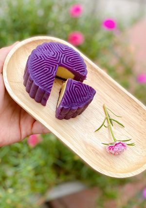 Hình của món Bánh trung thu khoai lang tím.