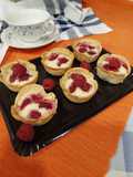 Tartaletas de queso, coco y frambuesas