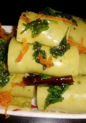 A picture of Spinach Khandvi.