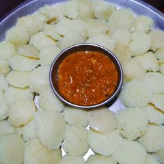 A picture of Semolina idli.