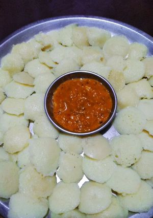 A picture of Semolina idli.
