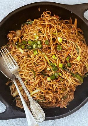A picture of Stir Fry Egg Noodles.