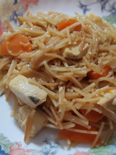 Una foto de Fideos con pescado (aprovechamiento)
