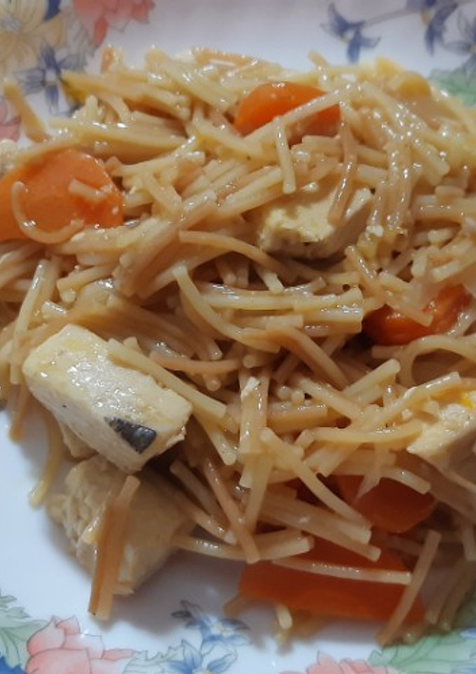 Una foto de Fideos con pescado (aprovechamiento)