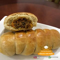 A picture of Caterpillar meat bread.