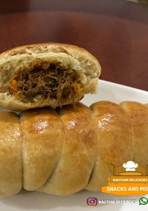 A picture of Caterpillar meat bread.