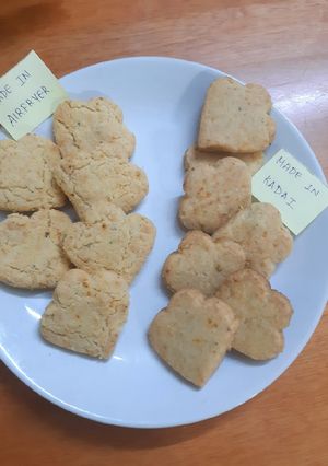 A picture of Cheese Chilli Cookies.