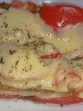 Torre de milanesas de berenjena, tomate y muzzarella