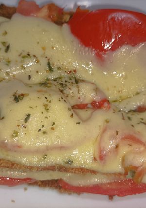Una foto de Torre de milanesas de berenjena, tomate y muzzarella