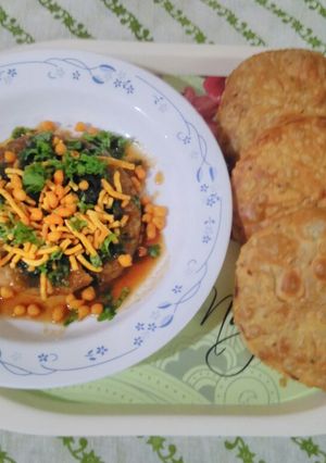 A picture of Masoor dal khasta kachori chat.
