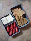 Lunch box saveurs du maghreb 🍱 Kesra, fromage et tomate