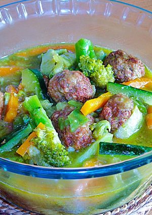 Foto principal de Albóndigas con verduras en salsa curry