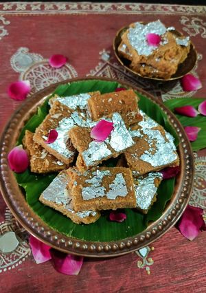 बेसन बर्फी Besan Barfi रेसिपी मुख्य फोटो